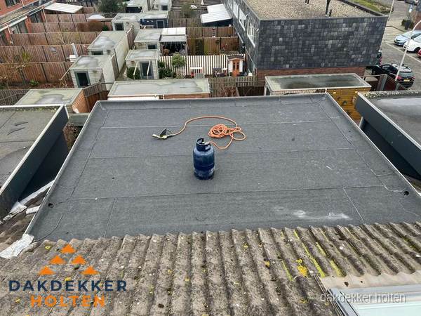 Dakreparatie plat dak met bitumen in Holten Dakreparatie plat dak met bitumen in Holten